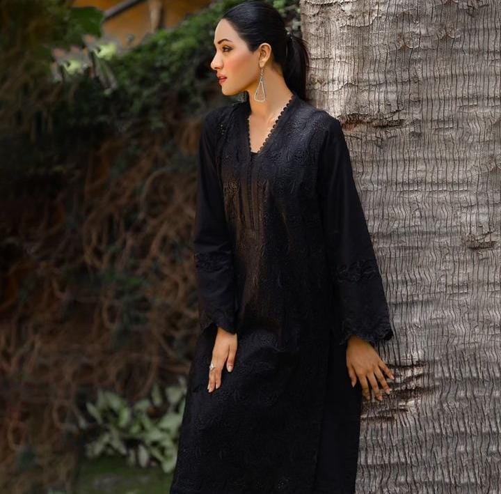 KIARA EMBROIDERED CHIKANKARI 3-PIECE SUIT