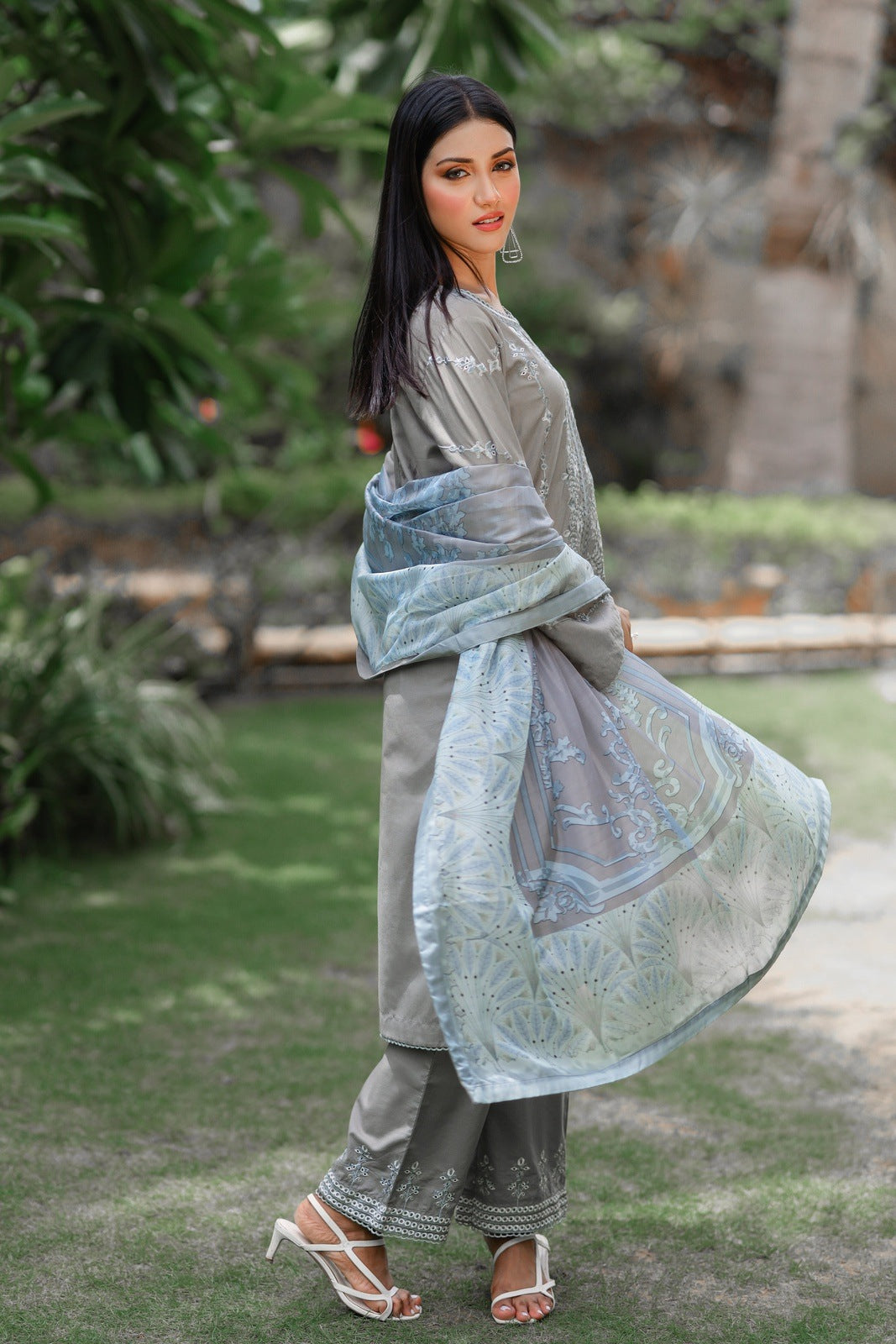 KASAK EMBROIDERED CHIKANKARI 3 PIECE STITCHED SUIT