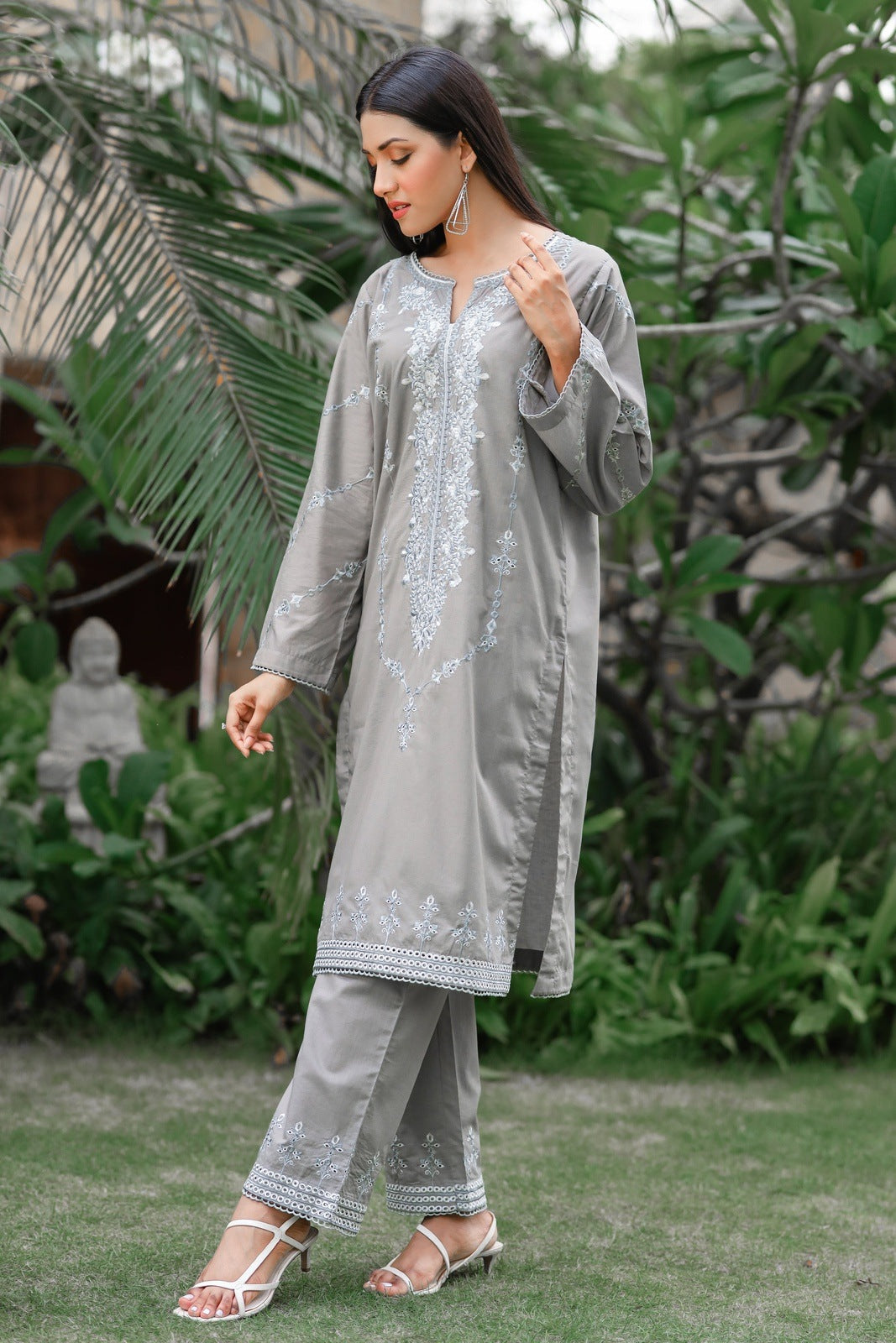 KASAK EMBROIDERED CHIKANKARI 3 PIECE STITCHED SUIT