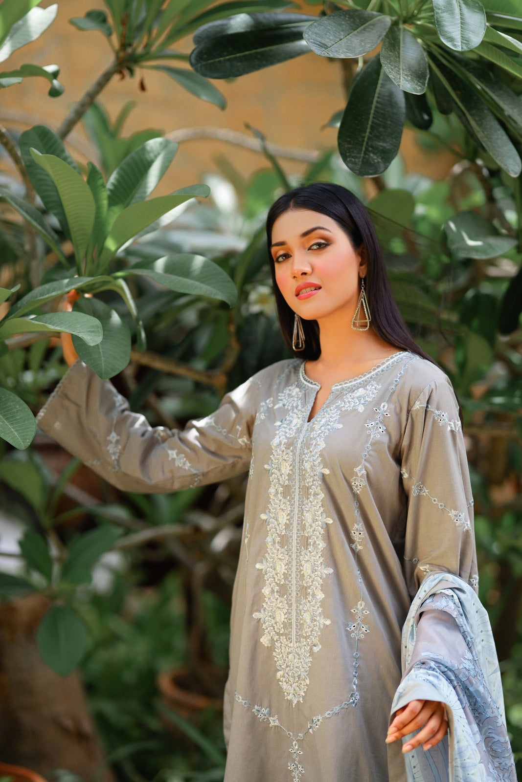KASAK EMBROIDERED CHIKANKARI 3 PIECE STITCHED SUIT