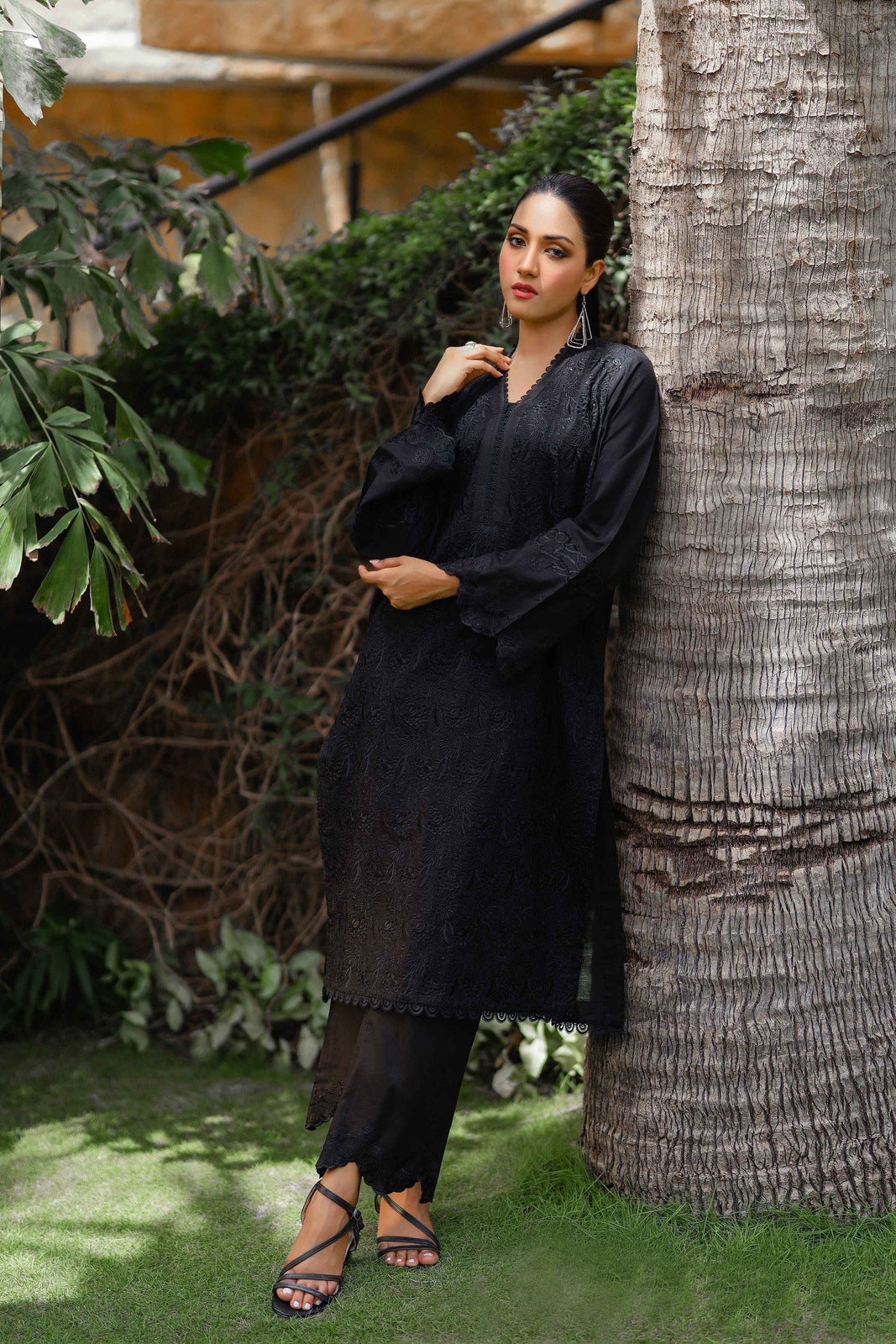 KIARA EMBROIDERED CHIKANKARI 3-PIECE SUIT