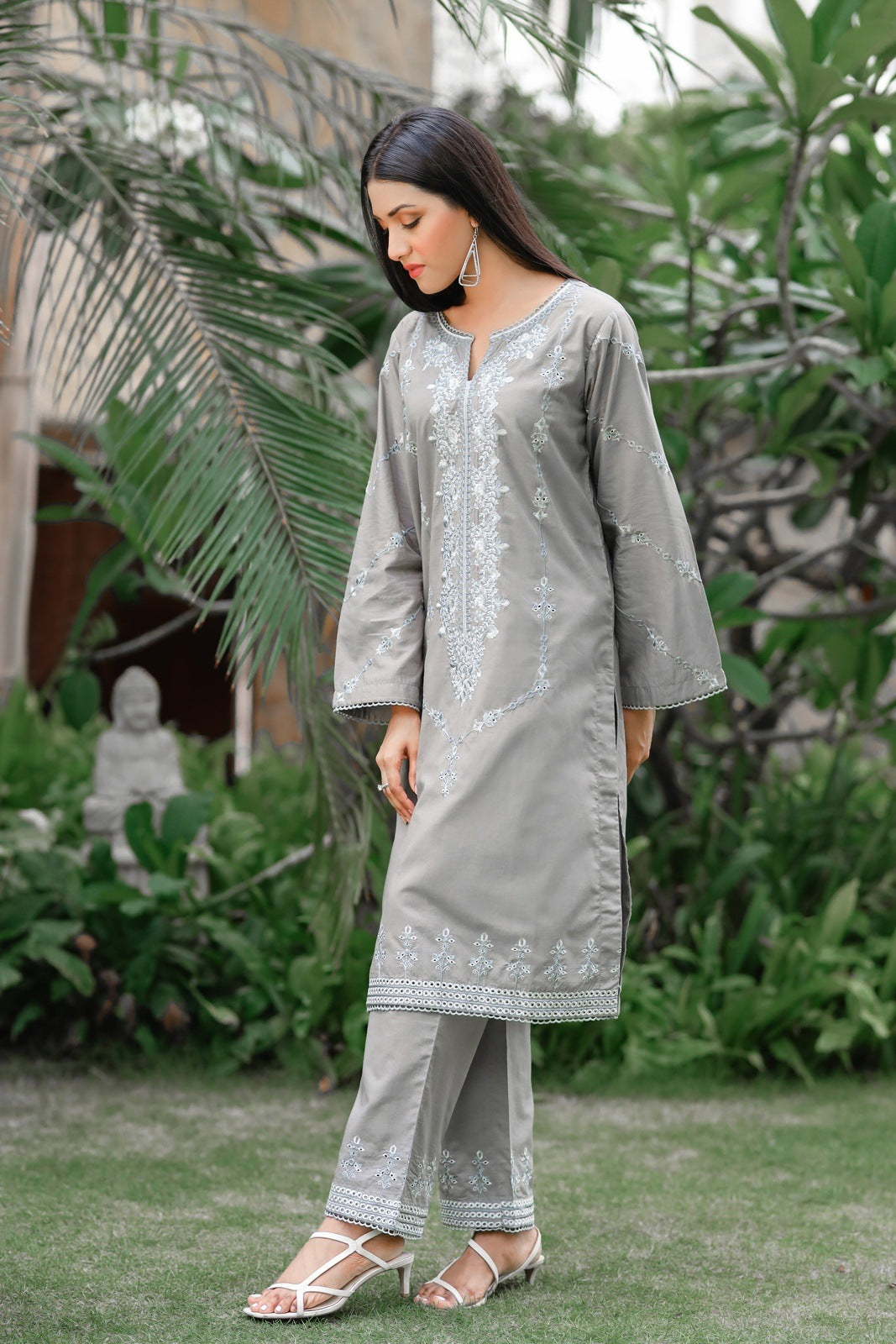 KASAK EMBROIDERED CHIKANKARI 3 PIECE STITCHED SUIT