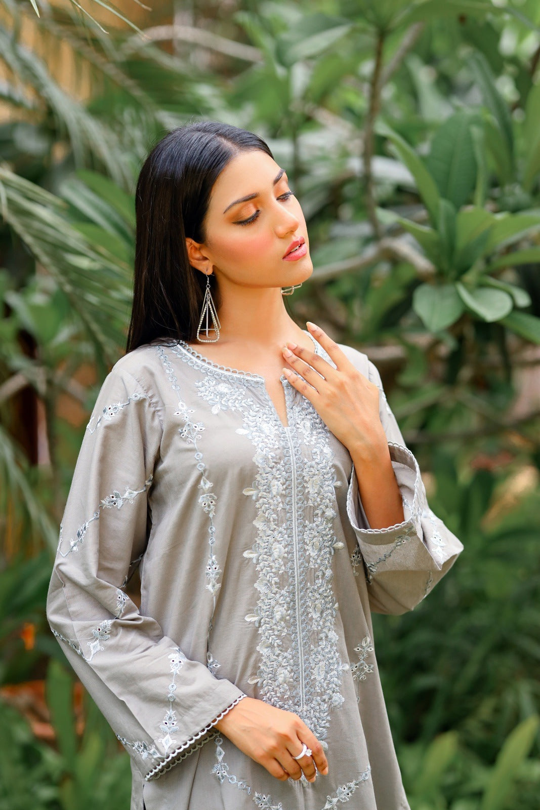 KASAK EMBROIDERED CHIKANKARI 3 PIECE STITCHED SUIT